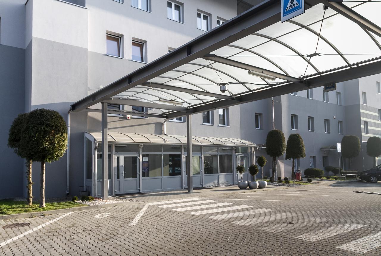 Dom Sportowca Blonie - Mosir Otel Sanok Dış mekan fotoğraf