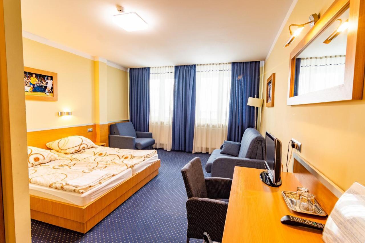 Dom Sportowca Blonie - Mosir Otel Sanok Dış mekan fotoğraf