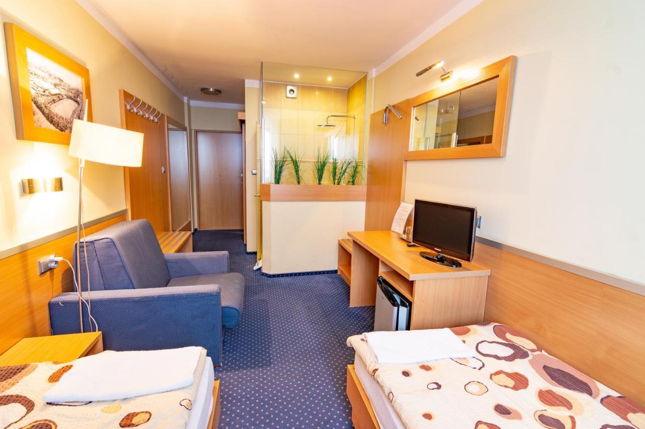 Dom Sportowca Blonie - Mosir Otel Sanok Dış mekan fotoğraf