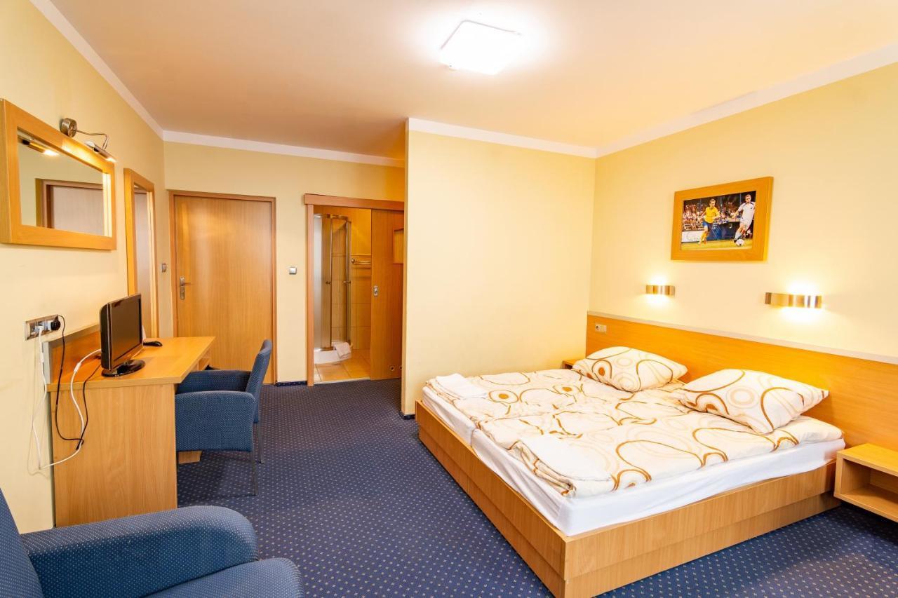 Dom Sportowca Blonie - Mosir Otel Sanok Dış mekan fotoğraf