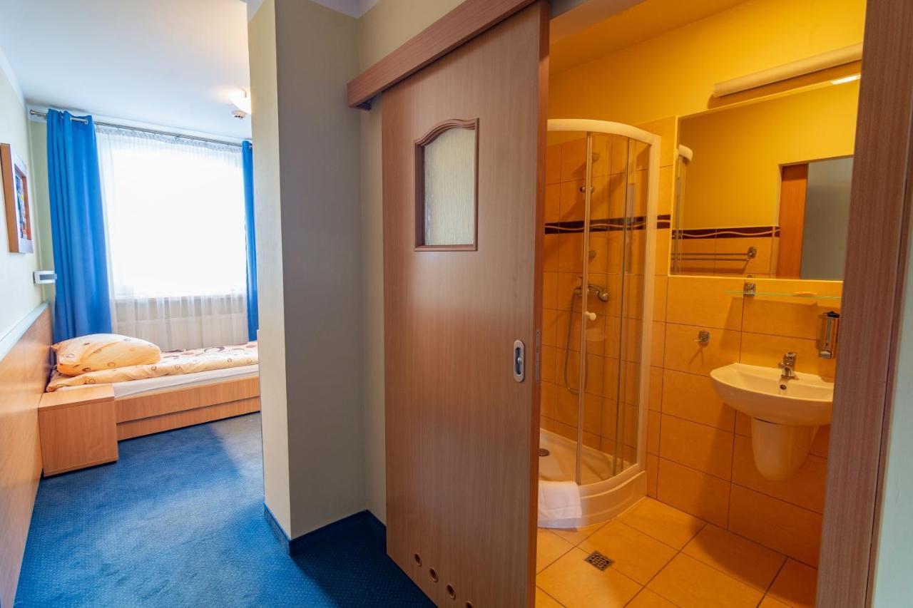 Dom Sportowca Blonie - Mosir Otel Sanok Dış mekan fotoğraf