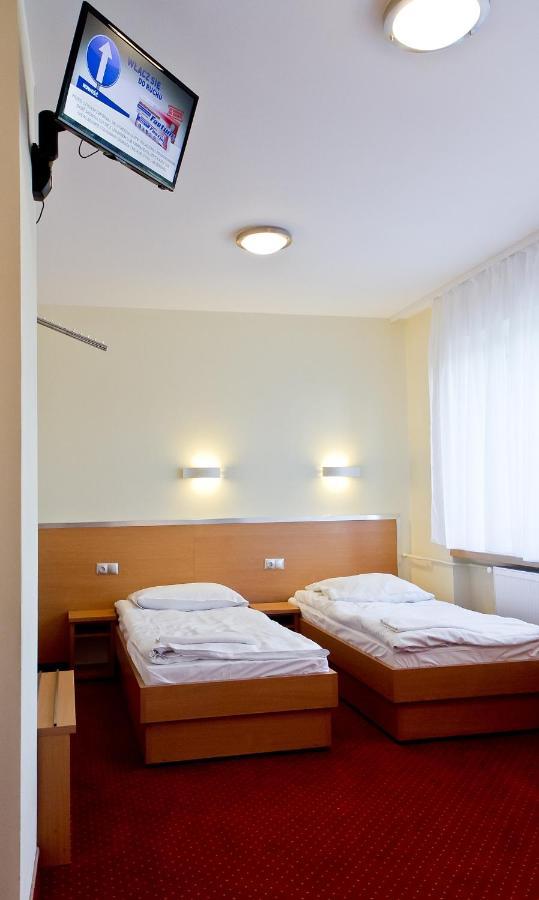 Dom Sportowca Blonie - Mosir Otel Sanok Dış mekan fotoğraf